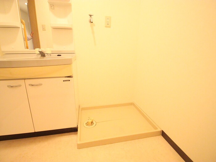 物件内観写真13　(洗濯機置場)