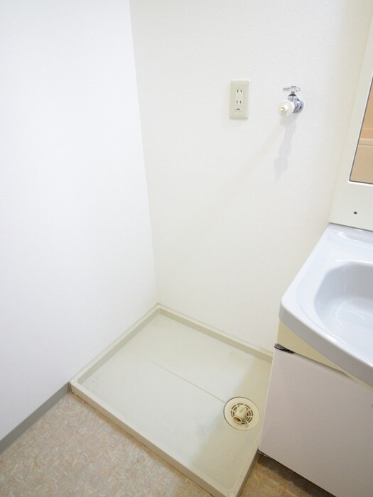 物件内観写真13　(洗濯機置場)