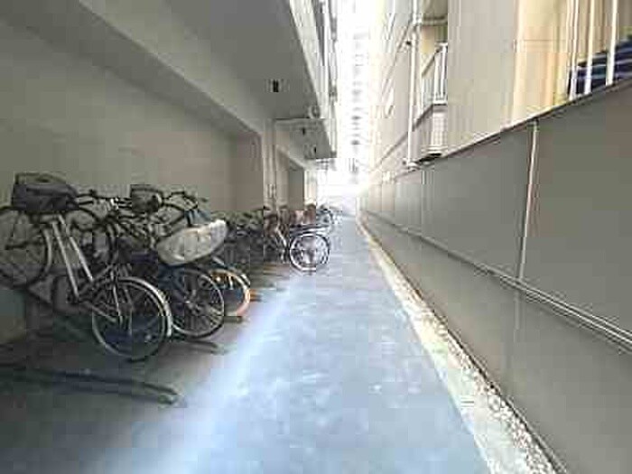 物件外観写真4　(駐輪場)