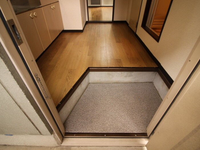 物件内観写真12　(玄関)