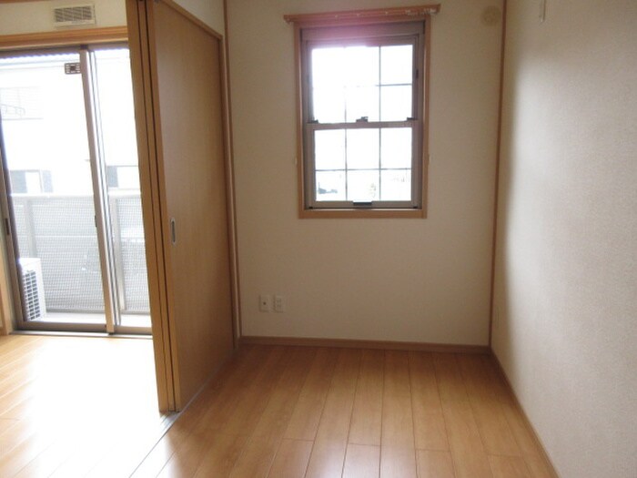 物件内観写真10　(居室)