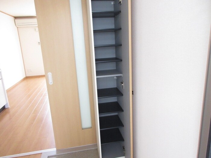 物件内観写真15　(靴箱)