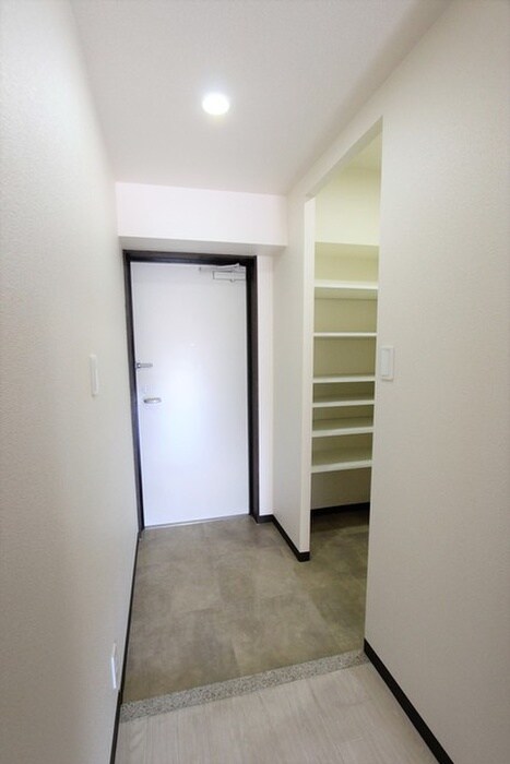 物件内観写真8　(玄関)