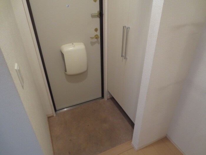 物件内観写真10　(玄関)