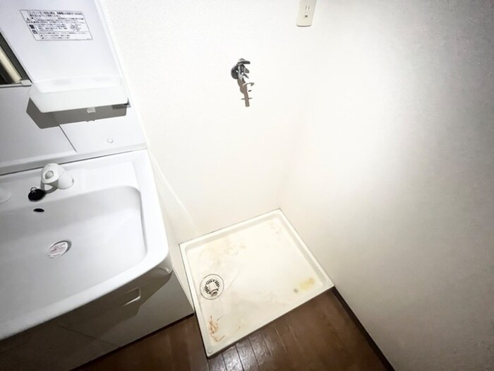 物件内観写真16　(洗濯機置場)