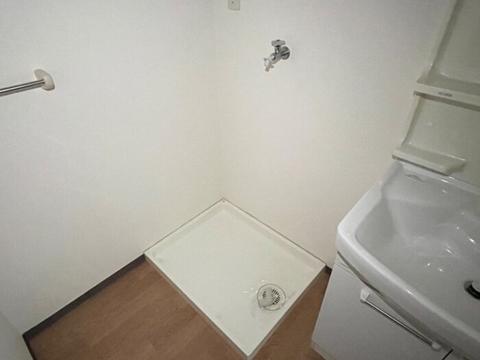 物件内観写真18　(洗濯機置場)