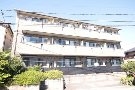 エンペラ柏井外観写真