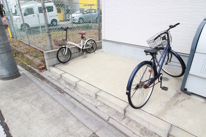 物件外観写真5　(駐輪場)
