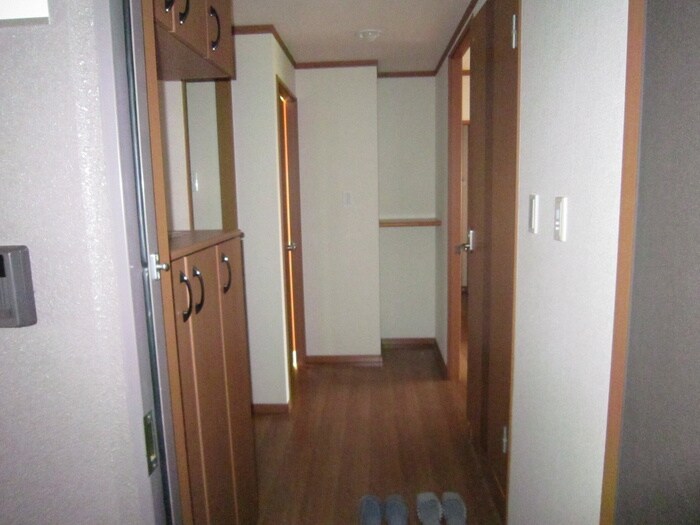 物件内観写真4　(廊下)