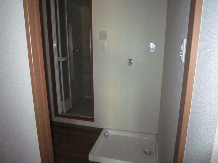 物件内観写真6　(洗濯機置場)