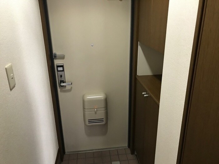 物件内観写真4　(玄関)