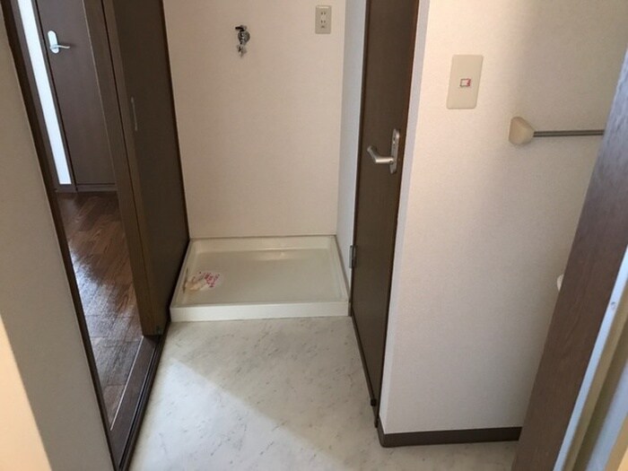 物件内観写真17　(洗濯機置場)