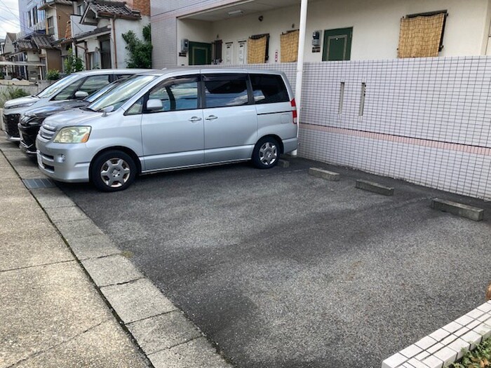 物件外観写真6　(駐車場)