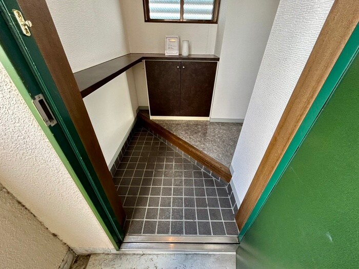 物件内観写真14　(玄関)