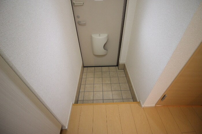 物件内観写真8　(玄関)