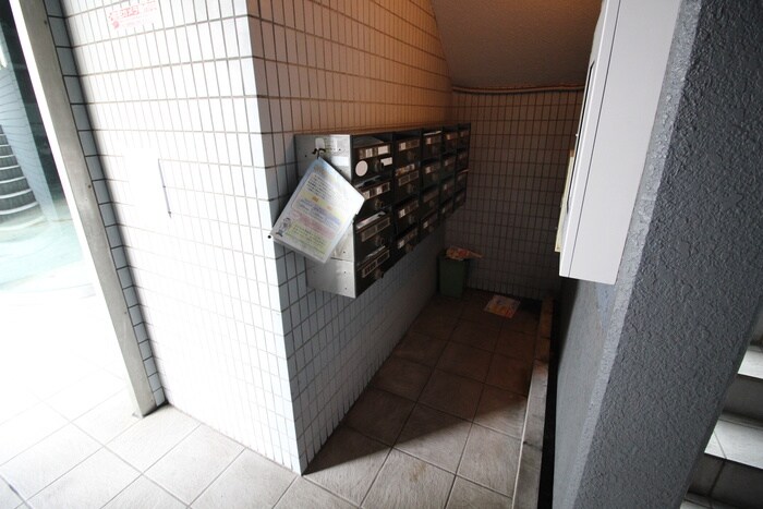 物件外観写真5　(エントランス部分)