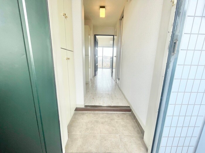 物件内観写真13　(玄関)