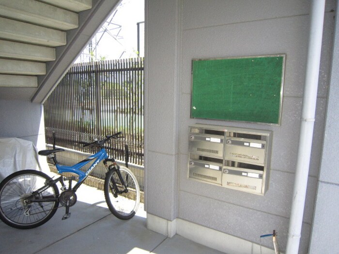 物件外観写真5　(駐輪場)