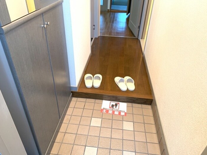 物件内観写真13　(玄関)