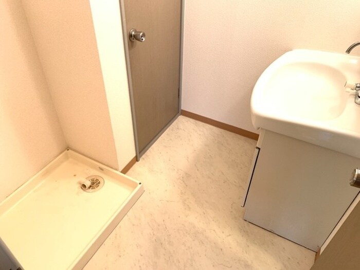 物件内観写真18　(洗濯機置場)