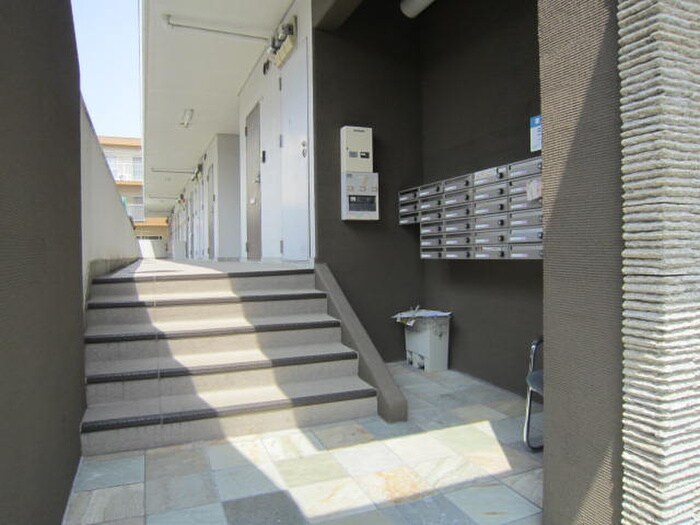 物件外観写真4　(エントランス部分)