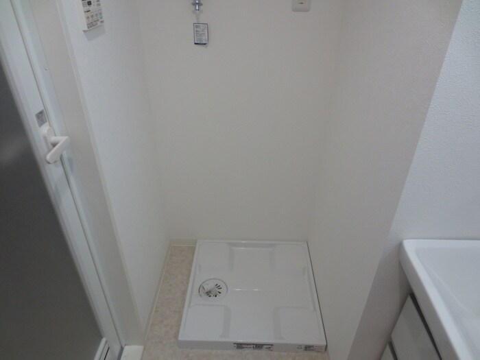 物件内観写真11　(洗濯機置場)