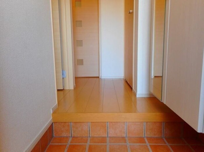 物件内観写真7　(玄関)