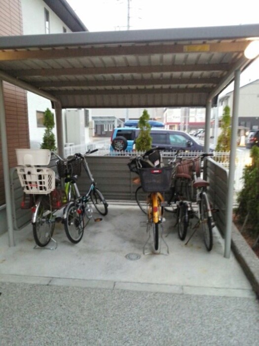 物件外観写真3　(駐輪場)