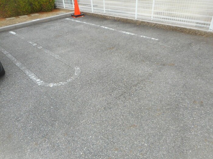 物件外観写真6　(駐車場)