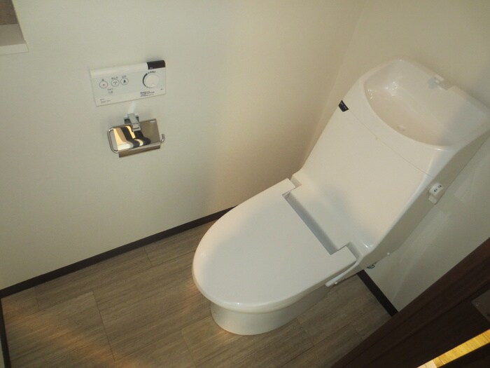 物件内観写真8　(トイレ)