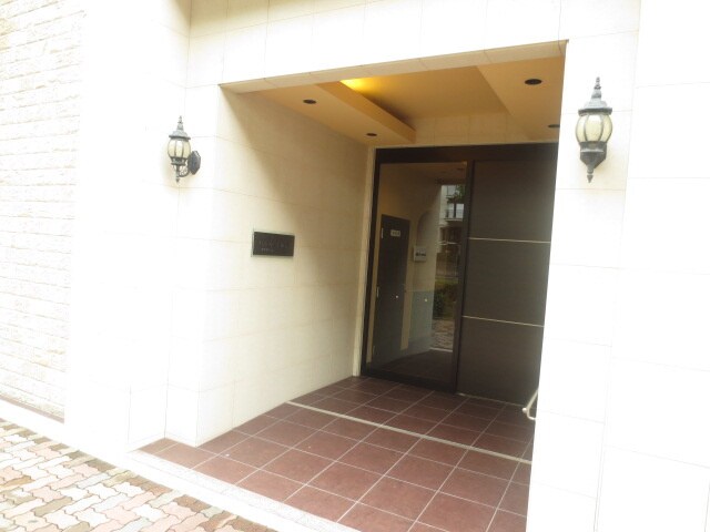 物件外観写真4　(エントランス部分)