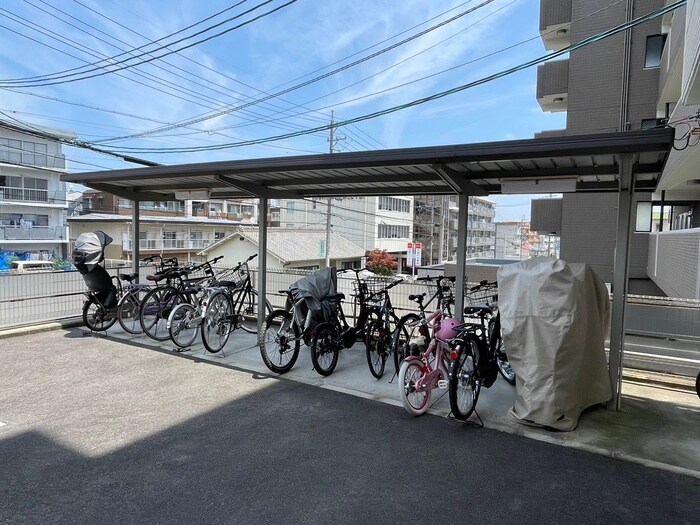 物件外観写真5　(駐輪場)