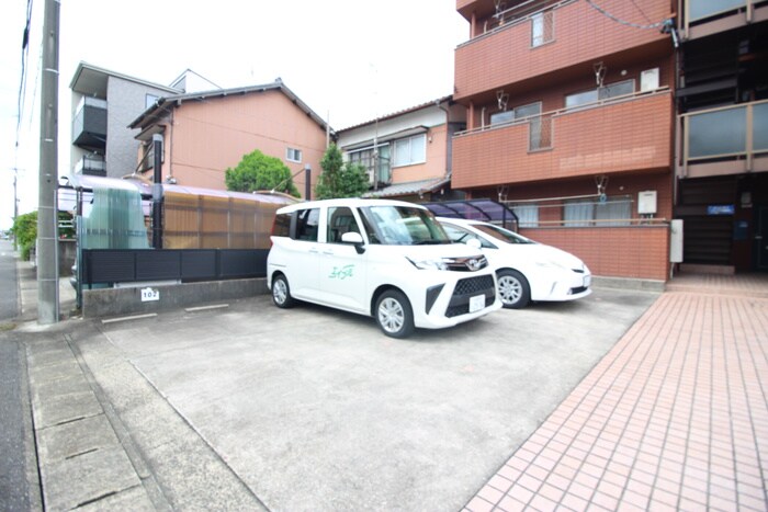 物件外観写真4　(駐車場)