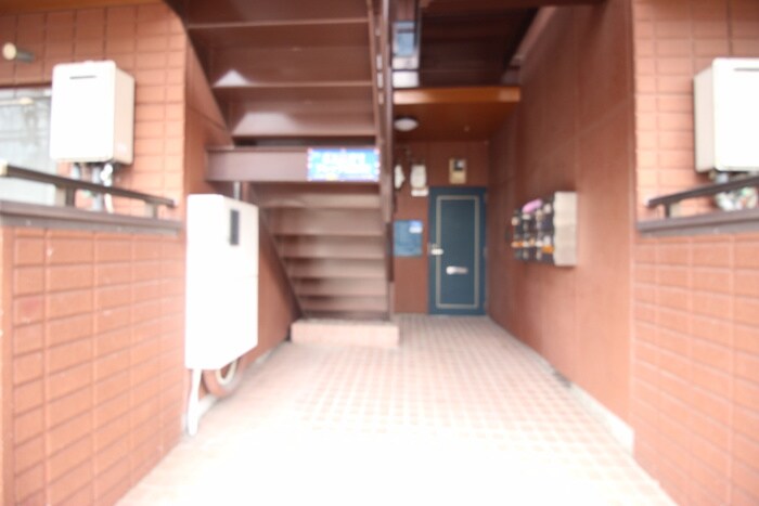 物件外観写真6　(エントランス部分)