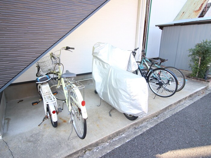 物件外観写真2　(駐輪場)