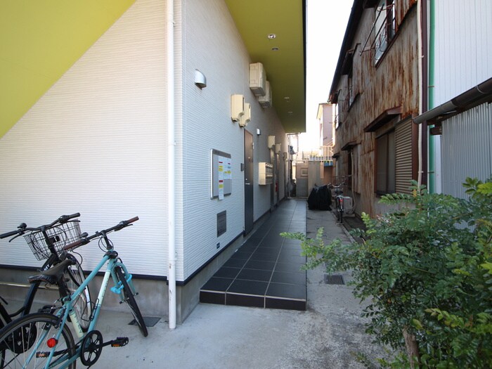 物件外観写真6　(エントランス部分)