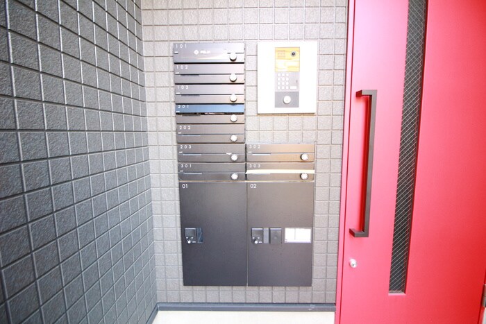 物件外観写真5　(エントランス部分)