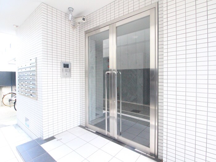 物件外観写真2　(エントランス部分)