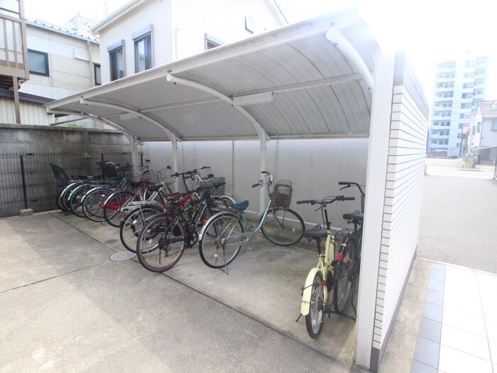 物件外観写真3　(駐輪場)