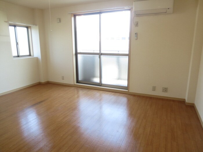 物件内観写真4　(居室)