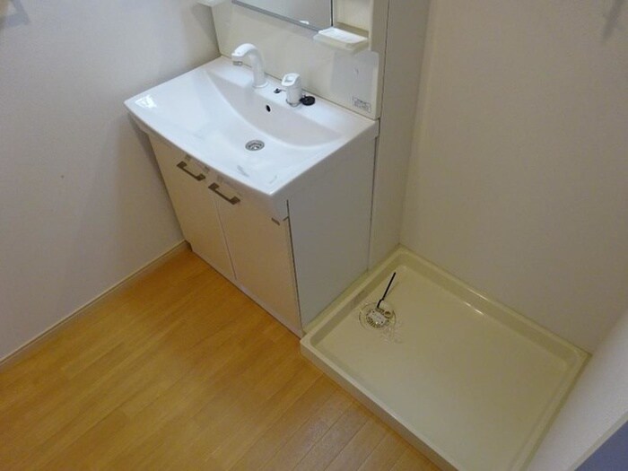 物件内観写真5　(洗濯機置場)