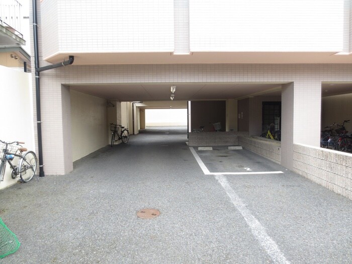 物件外観写真4　(駐車場)