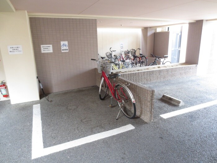 物件外観写真5　(駐輪場)