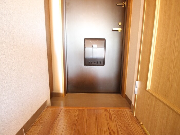 物件内観写真14　(玄関)