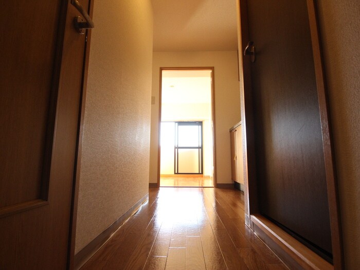 物件内観写真16　(廊下)