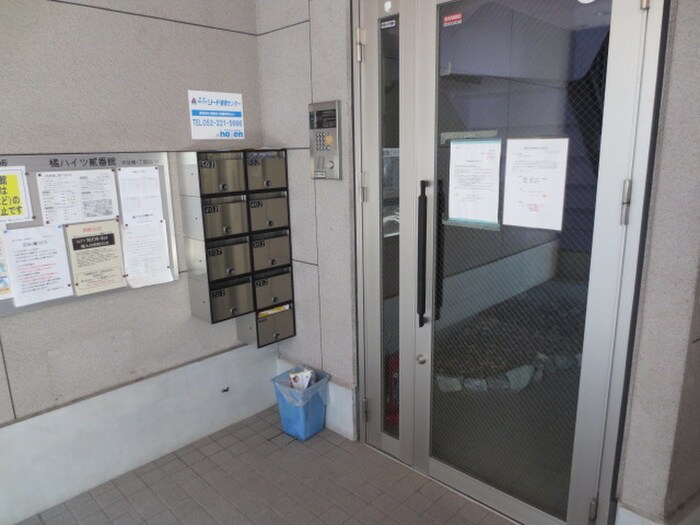 物件外観写真2　(エントランス部分)