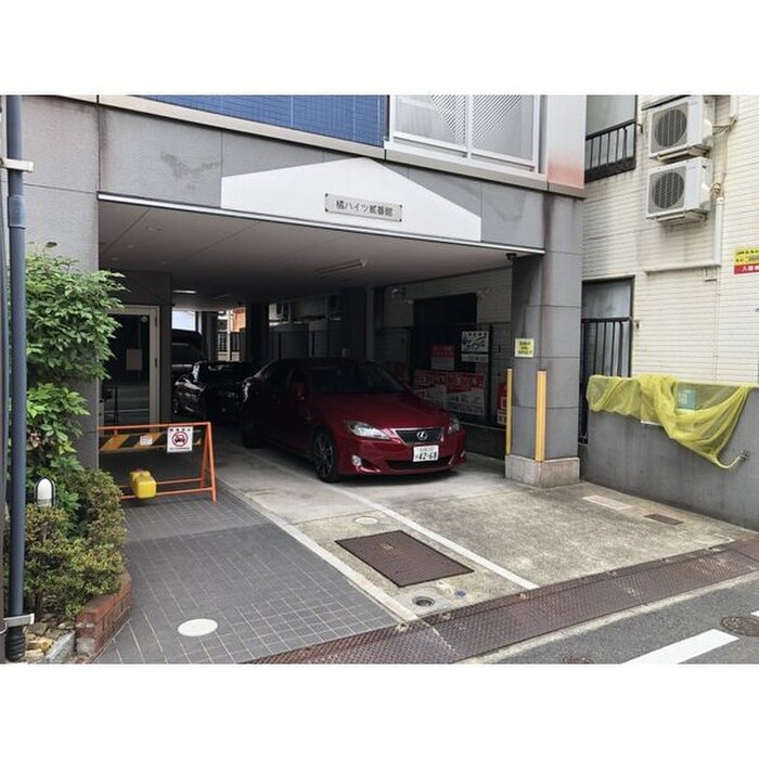 物件外観写真4　(エントランス部分)