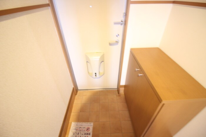 物件内観写真4　(玄関)