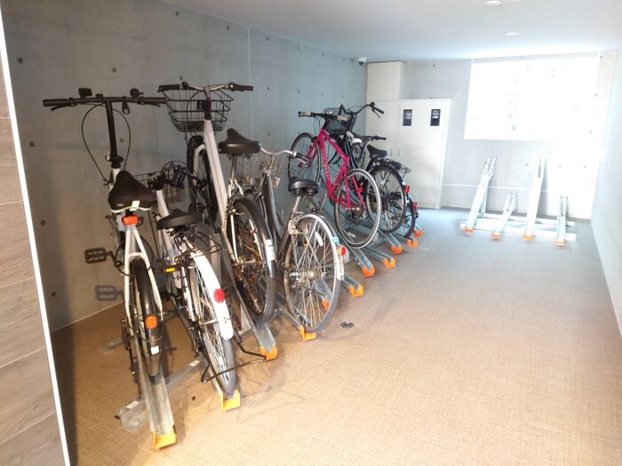 物件外観写真2　(駐輪場)