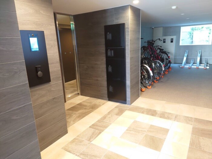 物件外観写真5　(エントランス部分)